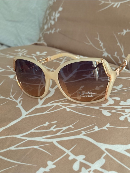 Jessica Simpson Accessories - Jessica Simpson Cream Frame Sunglasses with Brown Gradient Lenses